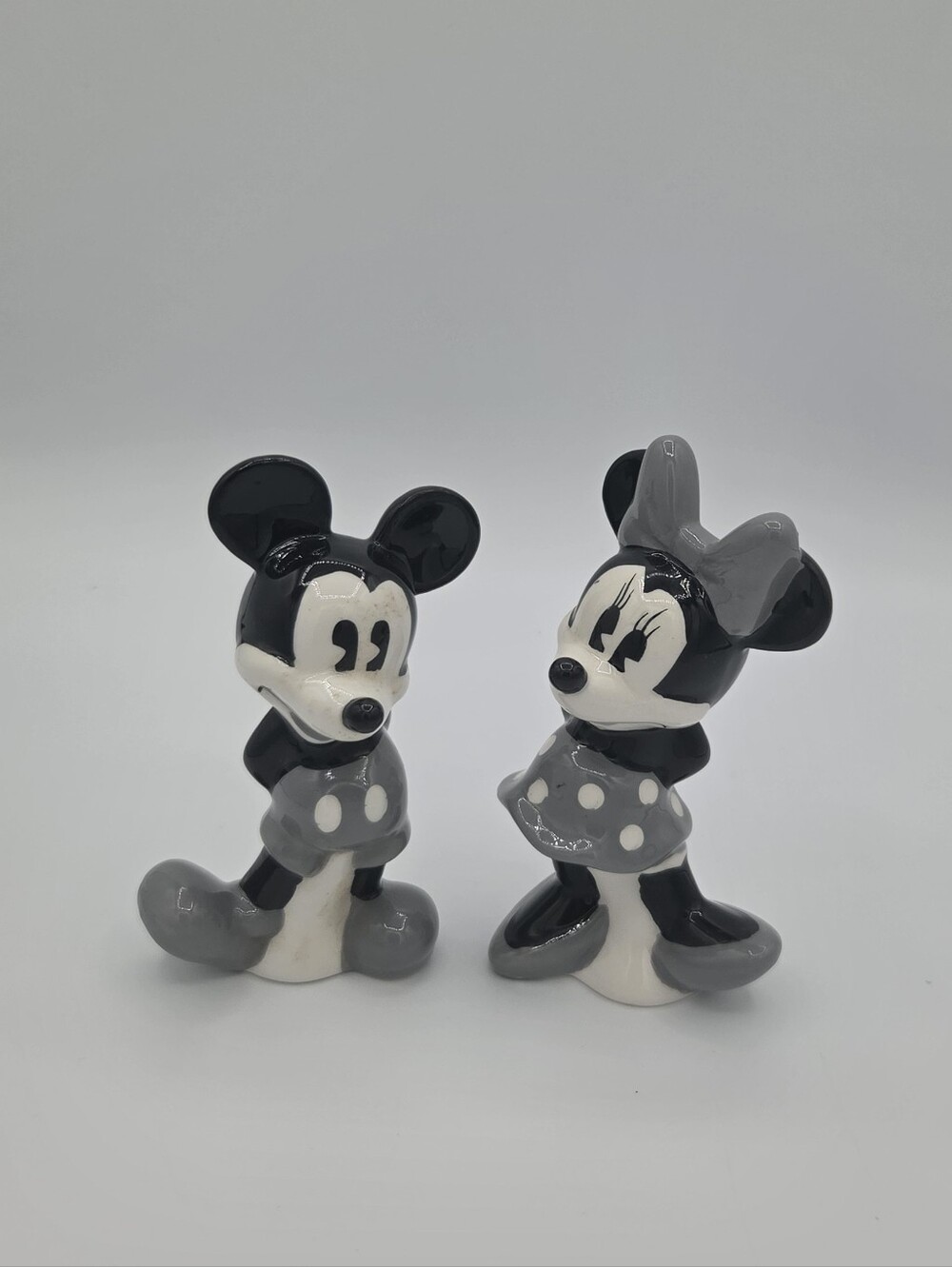 Jerry Leigh Disney Mickey & Minnie Mouse Gray Figurines Set of 2, 3 in